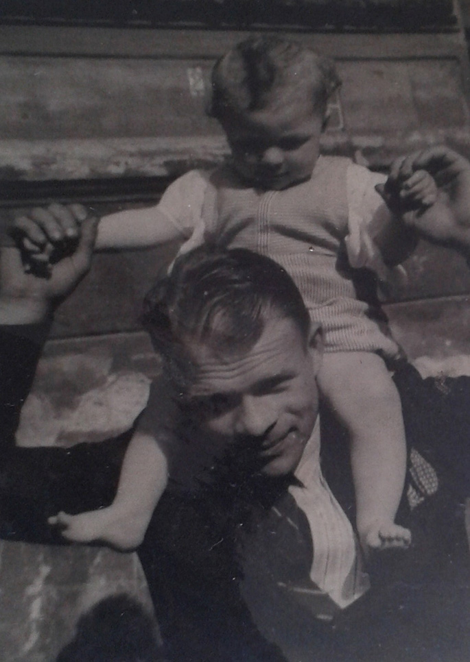 Happy father Josef Bryks. He did not rejoice at his daughter for long. Archive of Karel Bryks