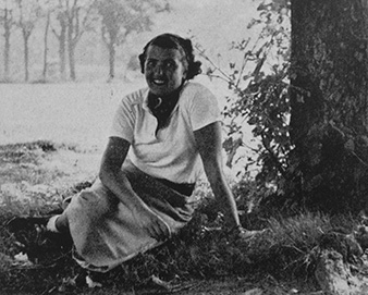 Lady Abrahams Luisa, dívcím jménem Kramerová (1910-2006). Lady Abrahams Luisa, dívcím jménem Kramerová (1910-2006).