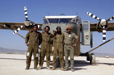 Omani members of the Sultan of Oman's Air Force in front of a Short Skyvan Omani members of the Sultan of Oman's Air Force in front of a Short Skyvan